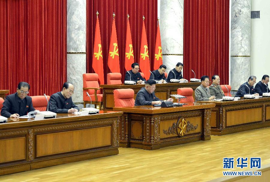 12月8日，在朝鮮平壤，朝鮮勞動(dòng)黨第一書(shū)記金正恩（前排中）出席并指導(dǎo)朝鮮勞動(dòng)黨中央政治局?jǐn)U大會(huì)議。