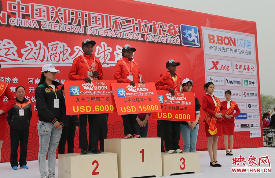 女子全程前三名選手。