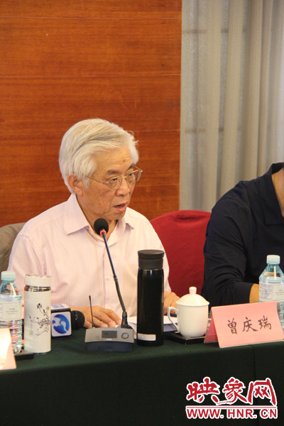 中國(guó)傳媒大學(xué)教授、博士生導(dǎo)師曾慶瑞正在發(fā)言
