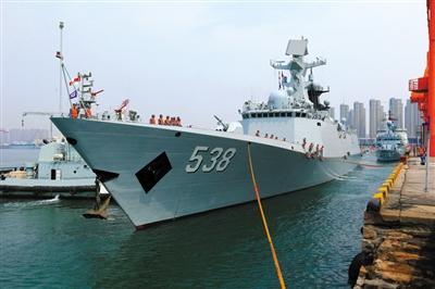 中國導(dǎo)彈護(hù)衛(wèi)艦煙臺艦——滿載排水量4000余噸，艦長134.1米，艦寬16米，是我國自主設(shè)計、研制的