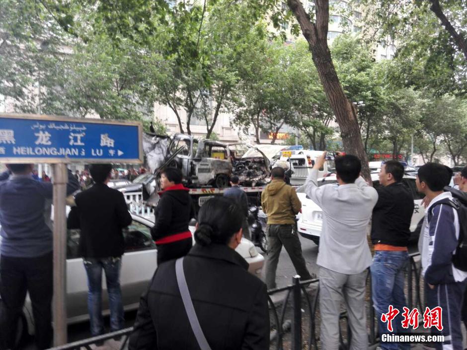 自治區(qū)和烏魯木齊市有關(guān)部門迅速處置，傷員已全部送往醫(yī)院救治。