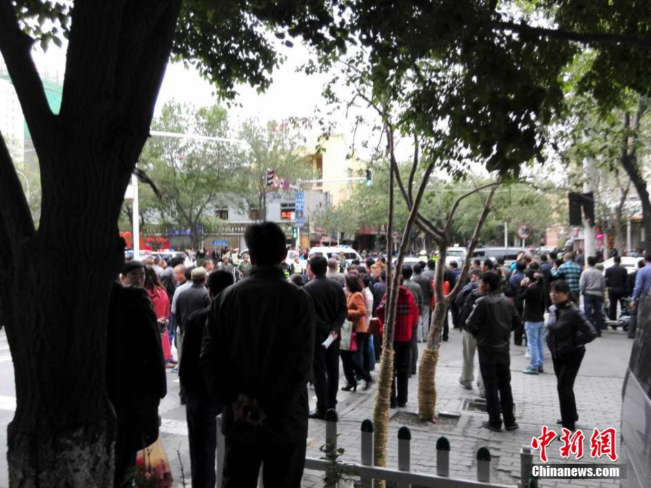 自治區(qū)和烏魯木齊市有關(guān)部門迅速處置，傷員已全部送往醫(yī)院救治。
