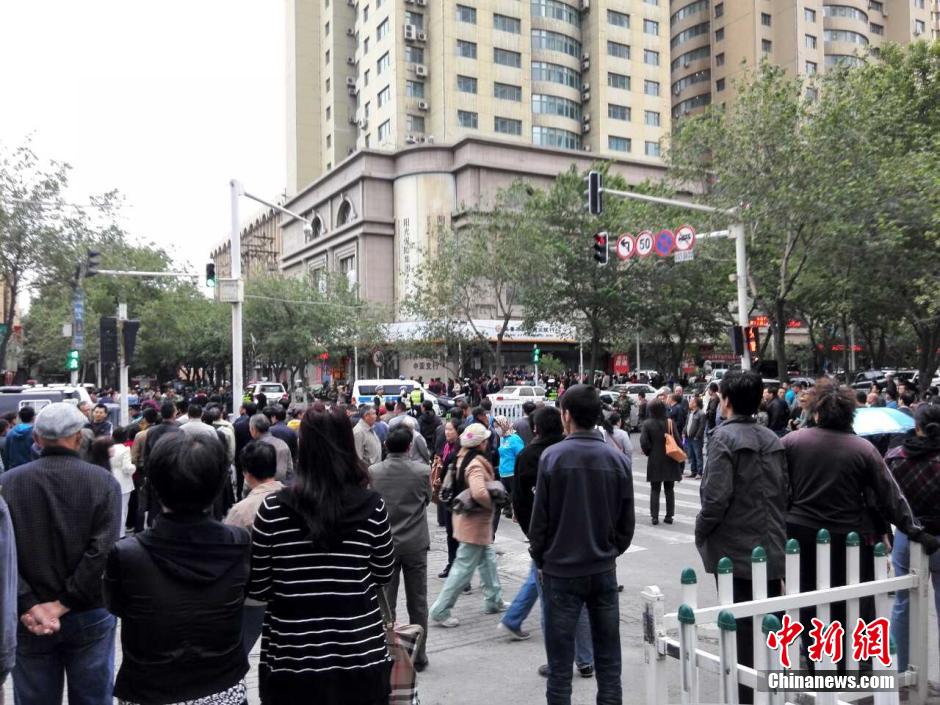自治區(qū)和烏魯木齊市有關(guān)部門迅速處置，傷員已全部送往醫(yī)院救治。