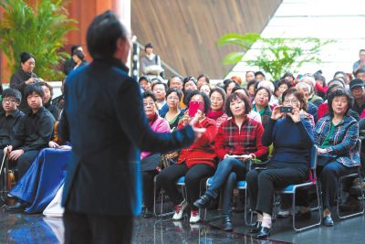 節(jié)儉令后，國(guó)家大劇院成了為數(shù)不多的演出營(yíng)收未受影響的國(guó)字頭演出團(tuán)體之一。圖為國(guó)家大劇院第六屆歌劇節(jié)開幕主題活動(dòng)現(xiàn)場(chǎng)（資料圖片）。京華時(shí)報(bào)記者吳平攝