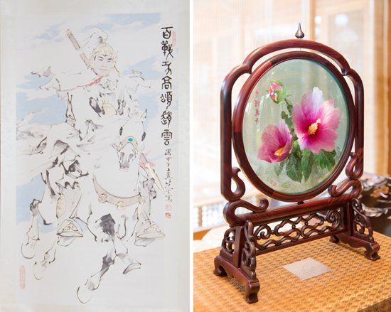 　當(dāng)?shù)貢r(shí)間2014年7月4日，中國國家主席習(xí)近平向韓國總統(tǒng)樸槿惠贈(zèng)送的趙云畫像（左）和木槿花玻璃工藝