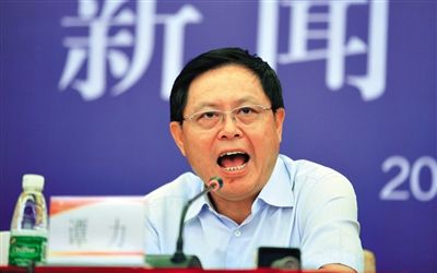 　譚力 男，1955年10月生，漢族，重慶市人，大學(xué)學(xué)歷，有知青經(jīng)歷。2009年3月前，一直在四川工