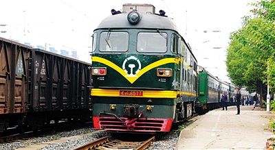 綠皮車 較早的老式火車，客車車廂以綠色為主