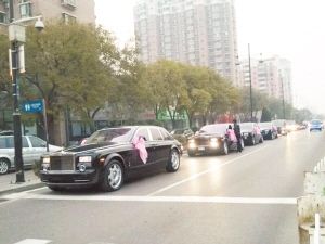 豪華婚禮車隊。(網(wǎng)友供圖)