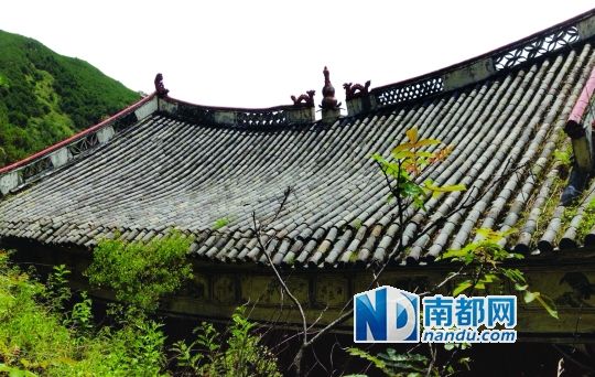 　照光寺在致歉微博中稱，該寺位于蒼山之上，年久失修，且沒有防火通道。