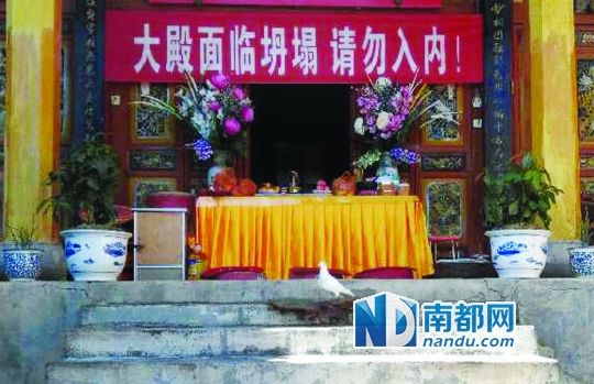 　照光寺在致歉微博中稱，該寺位于蒼山之上，年久失修，且沒有防火通道。