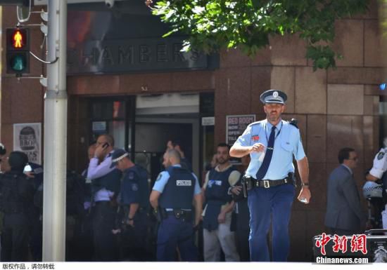 發(fā)生人質(zhì)劫持的咖啡屋位于馬丁廣場，是悉尼市最為繁忙的中央商業(yè)區(qū)。