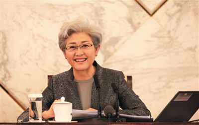 3月4日，十二屆全國(guó)人大三次會(huì)議在人民大會(huì)堂舉行新聞發(fā)布會(huì)，大會(huì)發(fā)言人傅瑩回答中外記者的提問(wèn)。