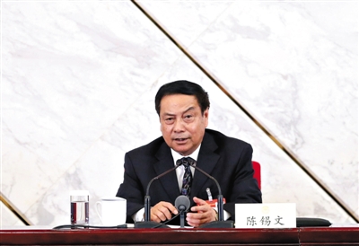 　全國政協(xié)委員、中央農(nóng)村工作領(lǐng)導(dǎo)小組副組長陳錫文。