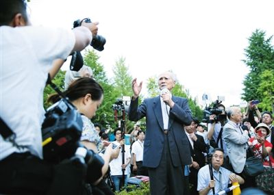 23日，91歲的日本前首相村山富市在東京街頭演講，反對(duì)日本政府強(qiáng)行推進(jìn)安保法案。