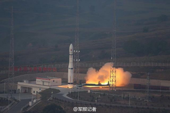 長征六號運載火箭發(fā)射現場 解放軍報攝