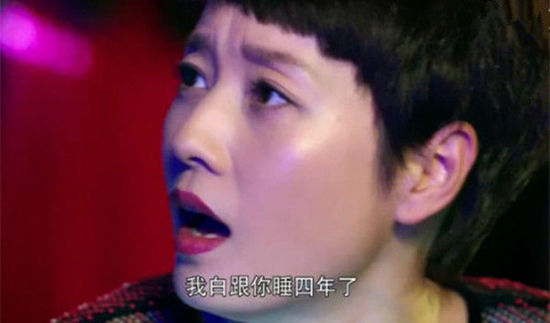 你看，無(wú)論是同事或者夫妻的關(guān)系，你看不到什么愛(ài)情，只有赤裸裸的相互利用，一如赤裸裸的肉欲需求。而當(dāng)兩個(gè)人解決問(wèn)題的方式，就是無(wú)視商業(yè)規(guī)則甚至法律，用無(wú)下限的叢林攻擊去掃平障礙。