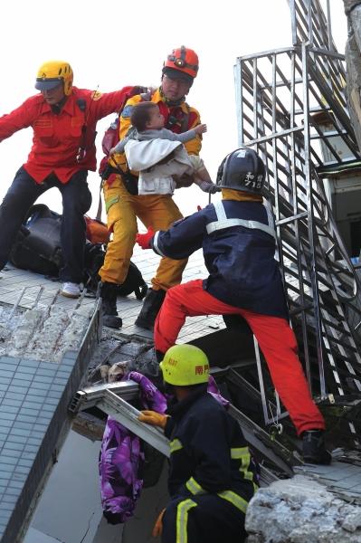 這個(gè)年恐怕不好過(guò) 臺(tái)灣高雄地震已致14人遇難