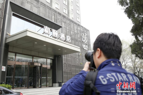 媒體記者關(guān)注北京“和頤酒店女生遇襲”事件。 圖片來(lái)源：視覺中國(guó)