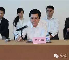 在天津紀(jì)委對(duì)王富強(qiáng)的通報(bào)中指出，王富強(qiáng)從“聽黨的話，永遠(yuǎn)跟黨走，做讓黨放心的人”這一初心出發(fā)，吃過苦、流過汗，曾為天津港保稅區(qū)的建設(shè)和發(fā)展、為天津市招商引資工作作出過貢獻(xiàn)。貢獻(xiàn)被認(rèn)可、贊譽(yù)，其驕傲自滿情緒漸生，覺得