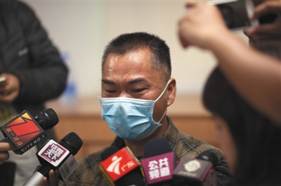 昨日，深圳，羅一笑的父親羅爾接受媒體采訪。圖/視覺中國