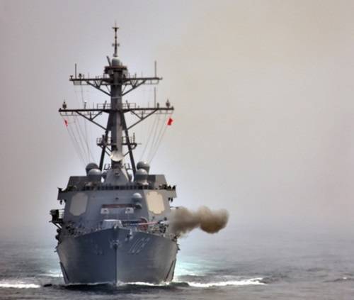 美國海軍的韋恩、麥亞號新型驅逐艦25日在朝鮮半島西部海域與韓國海軍聯(lián)合軍演