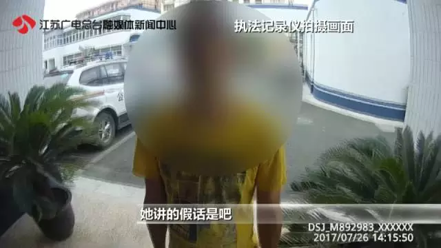 10歲女孩稱(chēng)在小區(qū)內(nèi)被綁架 監(jiān)控畫(huà)面卻是這樣一幕
