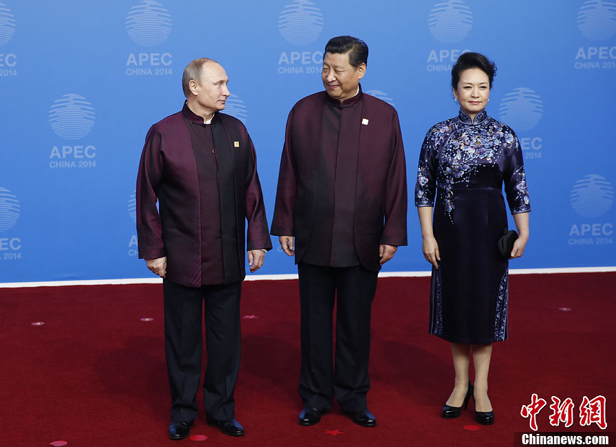 圖為習(xí)近平夫婦歡迎俄羅斯總統(tǒng)普京。中新社發(fā) 杜洋 攝