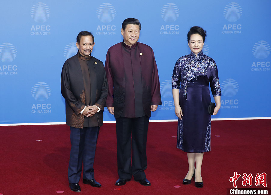 圖為習(xí)近平夫婦歡迎文萊蘇丹哈桑納爾。中新社發(fā) 杜洋 攝