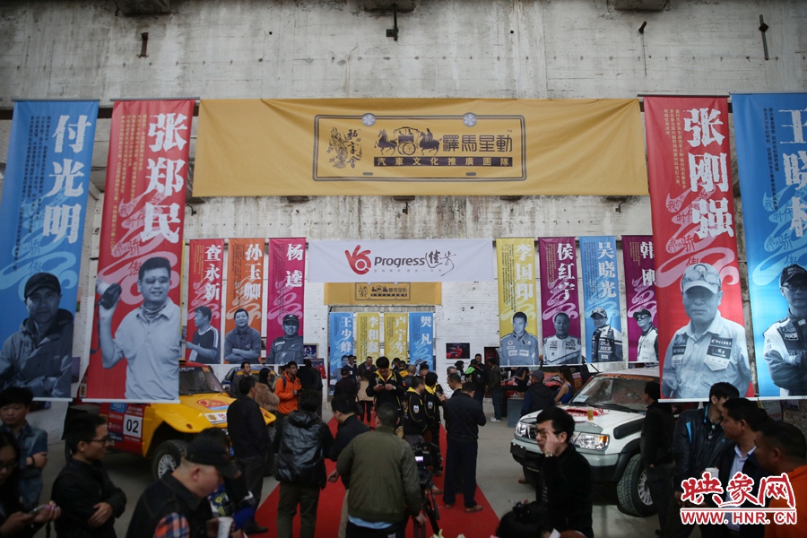 11月11日，河南30年賽車歷程《賽車手眼里的世界》攝影展開展。