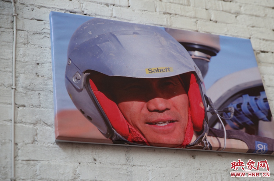 賽車的世界、更是男人的世界。圖為部分參展攝影作品。