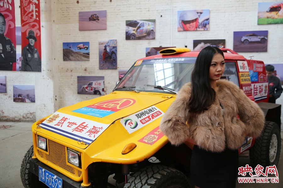 姐是車模，賽車的車。