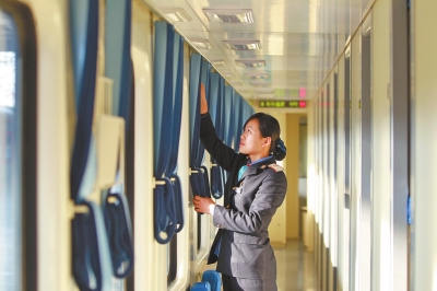 臥鋪車廂 半包式，更具私密性和舒適性。