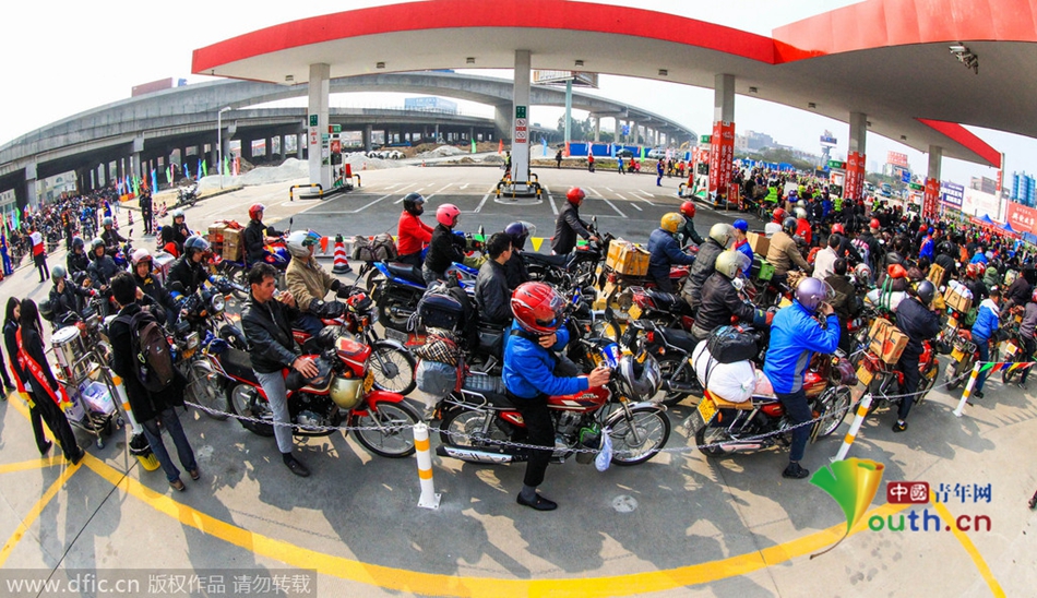 今年廣東、廣西兩省共193座中石化油站將為返鄉(xiāng)車主提供“6+X”免費服務，并將為1萬名“返鄉(xiāng)摩騎”免
