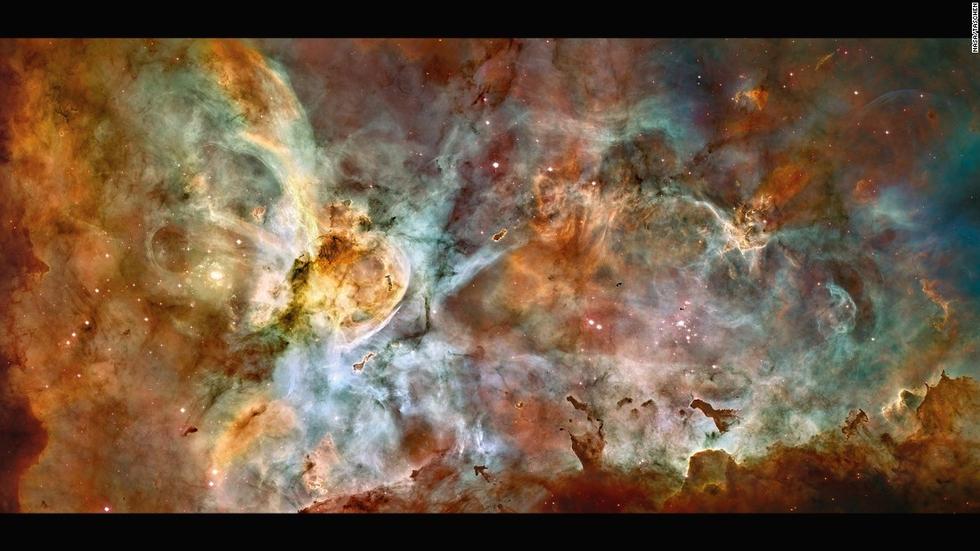 這個(gè)大星系是小恒星的誕生地，預(yù)計(jì)其中有數(shù)顆質(zhì)量為太陽(yáng)的50至100倍的恒星