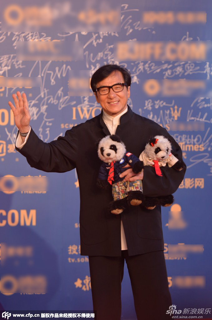 北影節(jié)閉幕豐胸美腿爭艷 新老女神齊來襲