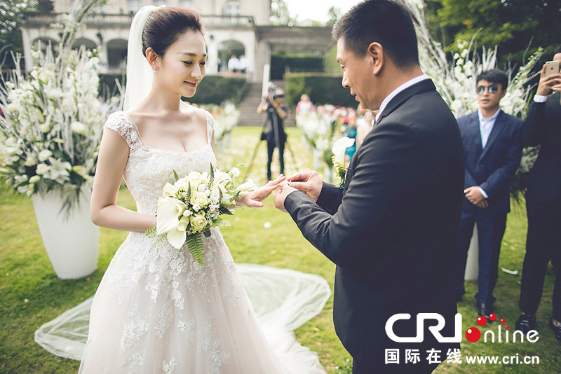 李小冉比利時辦婚禮 朱丹、鐘欣潼、應(yīng)采兒做伴娘