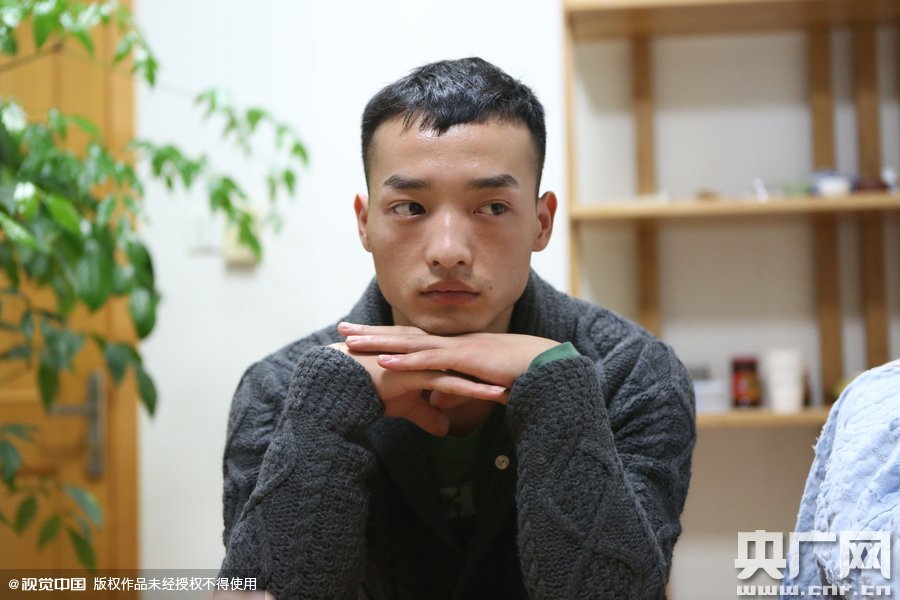 網(wǎng)絡(luò)紅人葉良辰現(xiàn)身浙江臺州，接受記者的專訪。