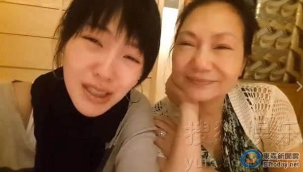 看明星花式秀母親節(jié)！甜馨上鏡鄧超祝福三個媽
