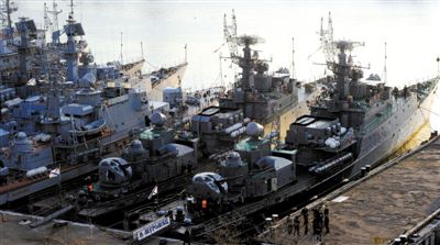 4月1日，?？吭诳死锩讈喨咚雇胁柕能娕?，其中也有烏克蘭海軍軍艦。