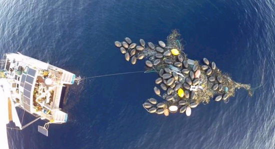 美國(guó)無(wú)人機(jī)發(fā)現(xiàn)海嘯垃圾形成永久性 塑料島嶼 (組圖)