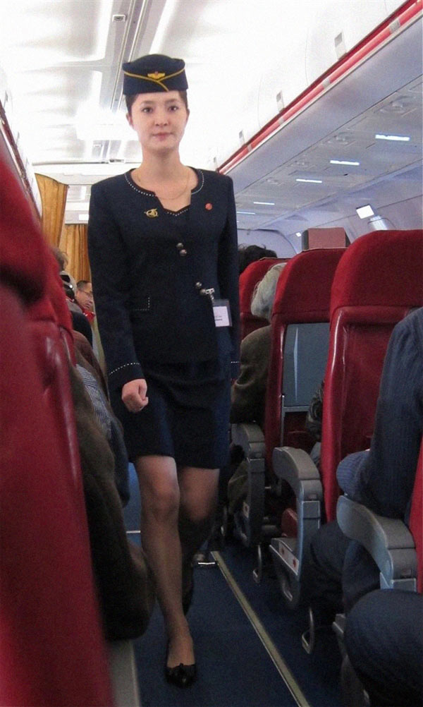 朝鮮領(lǐng)導(dǎo)人金正恩最近下令國營(yíng)高麗航空的女空服員改穿比較短、比較緊的裙子。