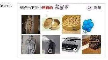 澎湃新聞記者從鐵路上海站了解到，目前窗口售票采用的系統(tǒng)與12306網(wǎng)購不同，購票者通過身份證件的驗(yàn)證，即可購票。根據(jù)往年經(jīng)驗(yàn)，每年臘月二十三到二十九的火車票最為緊俏，對應(yīng)的網(wǎng)絡(luò)購票日期為12月4日至10日，春運(yùn)火車票搶票也進(jìn)入最白熱化的狀態(tài)。對此，鐵路部門提醒，如果沒能在第一時(shí)間買到票，旅客不妨在起售時(shí)間30分鐘后、開車前15天和開車前1天三個(gè)時(shí)間點(diǎn)“撿漏”，可能會有意外的收獲。
