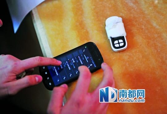 一個號碼為021-62588800的電話自稱上海靜安區(qū)公安分局，騙走了小程148萬。記者 梁煒培 攝