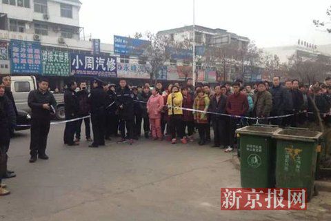 亳州路邊垃圾桶內(nèi)驚現(xiàn)碎尸。網(wǎng)友供圖