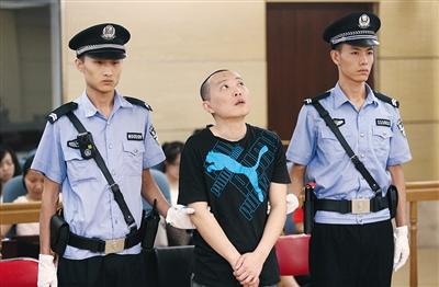 陳曉鵬在西城法院受審。記者 尹亞飛 攝