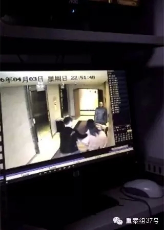 一女子在酒店被陌生男子拖拽。    視頻截圖