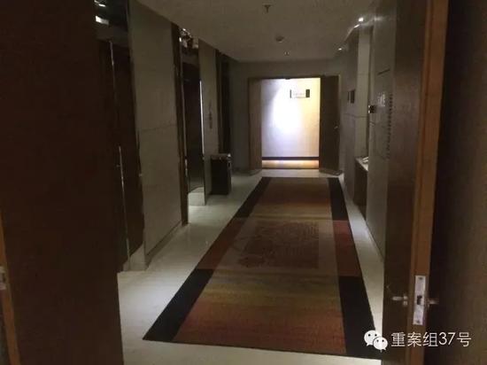 事發(fā)電梯口。    新京報(bào)記者 林斐然 攝