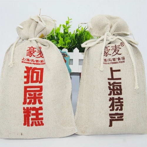 上海某公司推出的一款名為“狗屎糕”的產(chǎn)品引來不少質(zhì)疑。