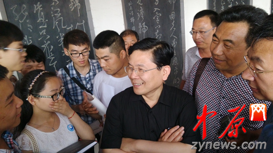 余光中、汪國真做客杜甫故里 共話詩圣家國情懷