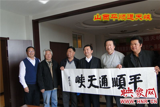 醉美秋韻 七十余位著名畫家赴通天峽景區(qū)寫生 醉美秋韻 七十余位著名畫家赴通天峽景區(qū)寫生